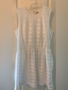 GAP White Sleeveless Women’s Striped, Lined Cotton Dress With Pockets, size 10